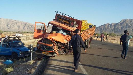 یک کشته و سه زخمی در اثر برخورد دو دستگاه کامیون و یک دستگاه وانت بار در محور سروستان-خاوران 