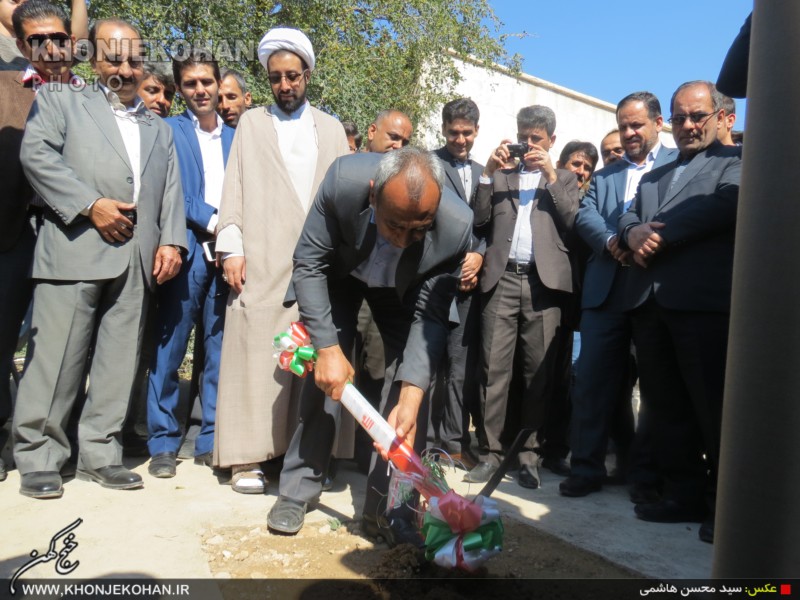 کلنگ احداث هنرستان دخترانه کاردانش خنج به زمین زده شد