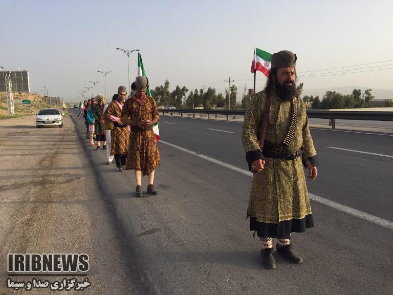 پیاده روی اقوام ایرانی از شیراز تا خلیج فارس