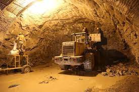 آغاز ساخت ۵۴۷۰ متر زیرگذر و تونل در شیراز