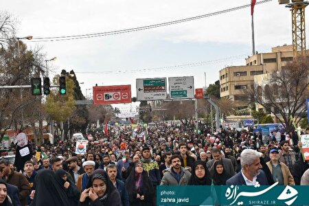 حضور مردم استان فارس در راهپیمایی ۲۲ بهمن