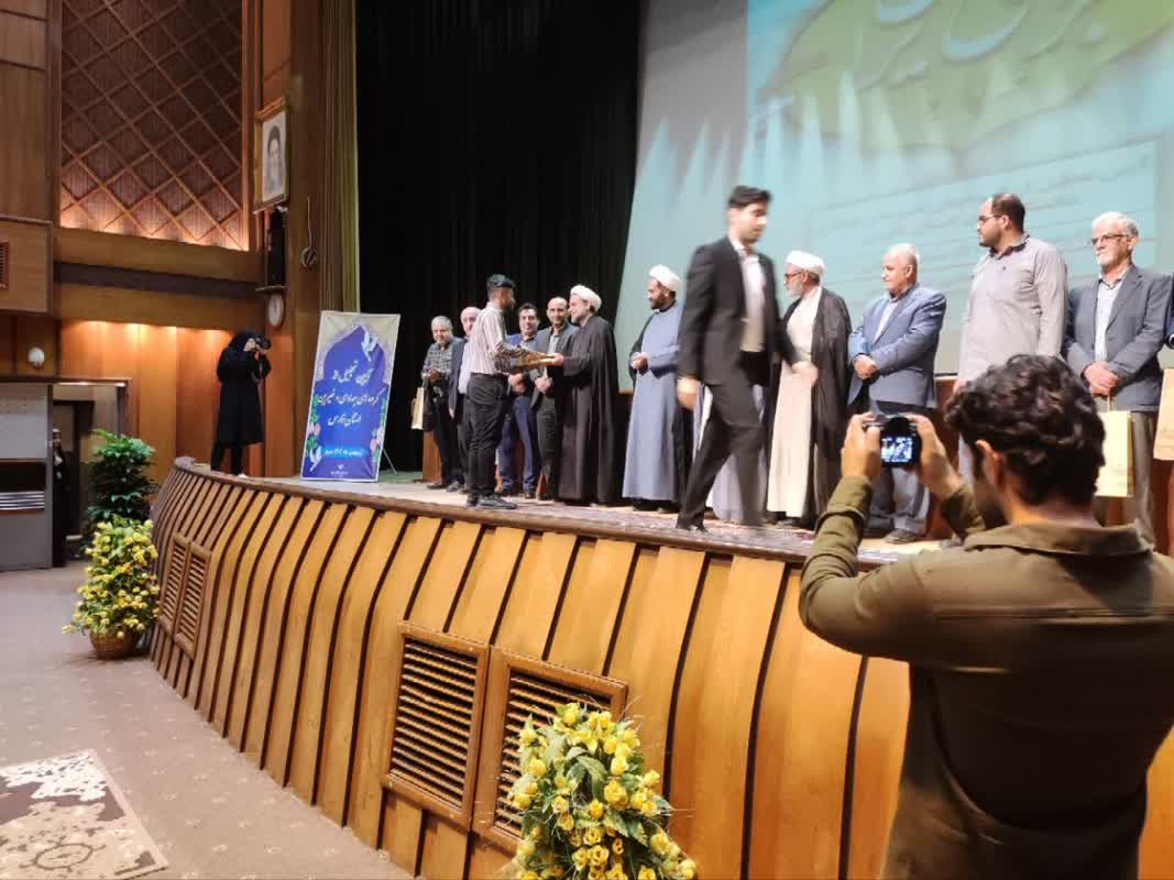 از گروه‌های جهادی دانشجویی استان فارس تجلیل شد