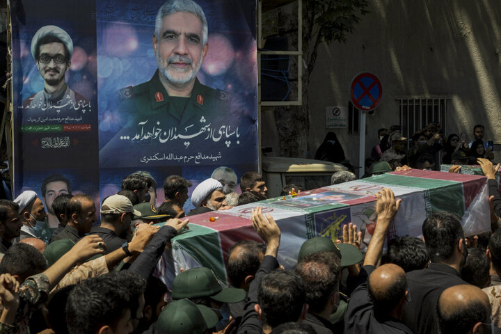 ایثار شهدای انقلاب اسلامی برگرفته از مکتب عاشورا است