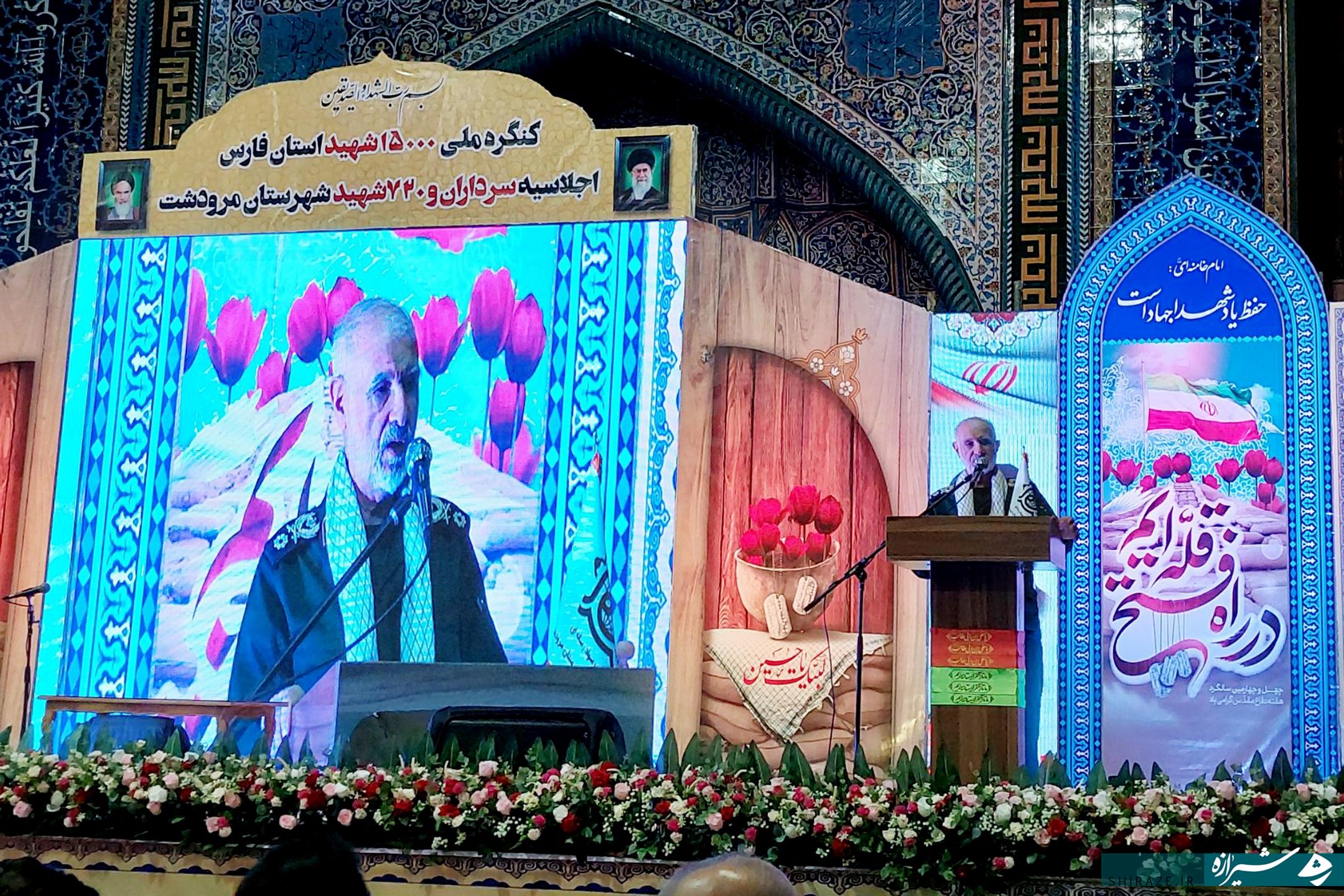 همه مدیون امام راحل هستیم