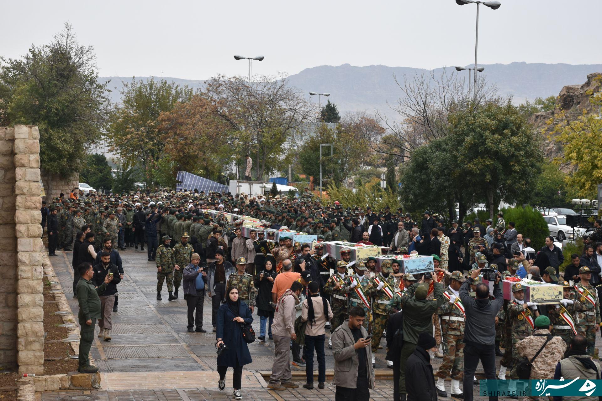 شیراز میزبان ۱۲ شهید گمنام