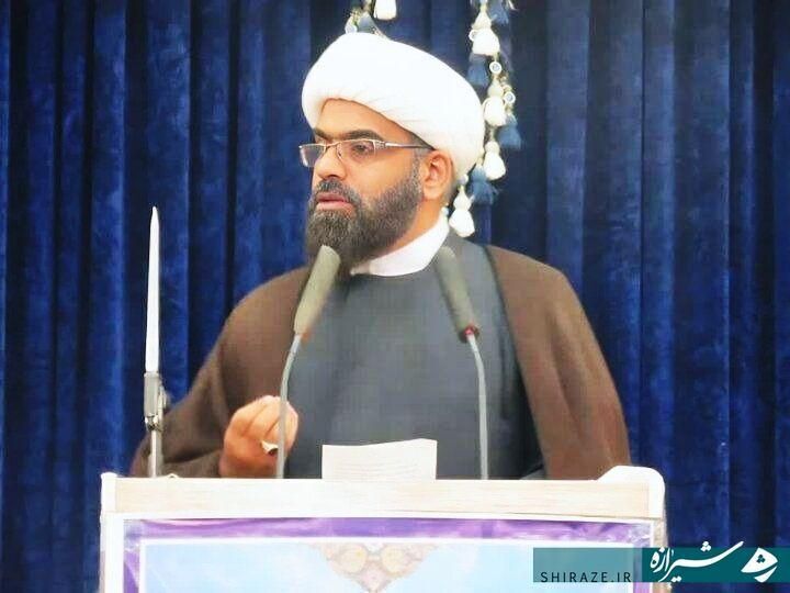 معلم در جامعه نقش معنوی و هدایتگری دارد
