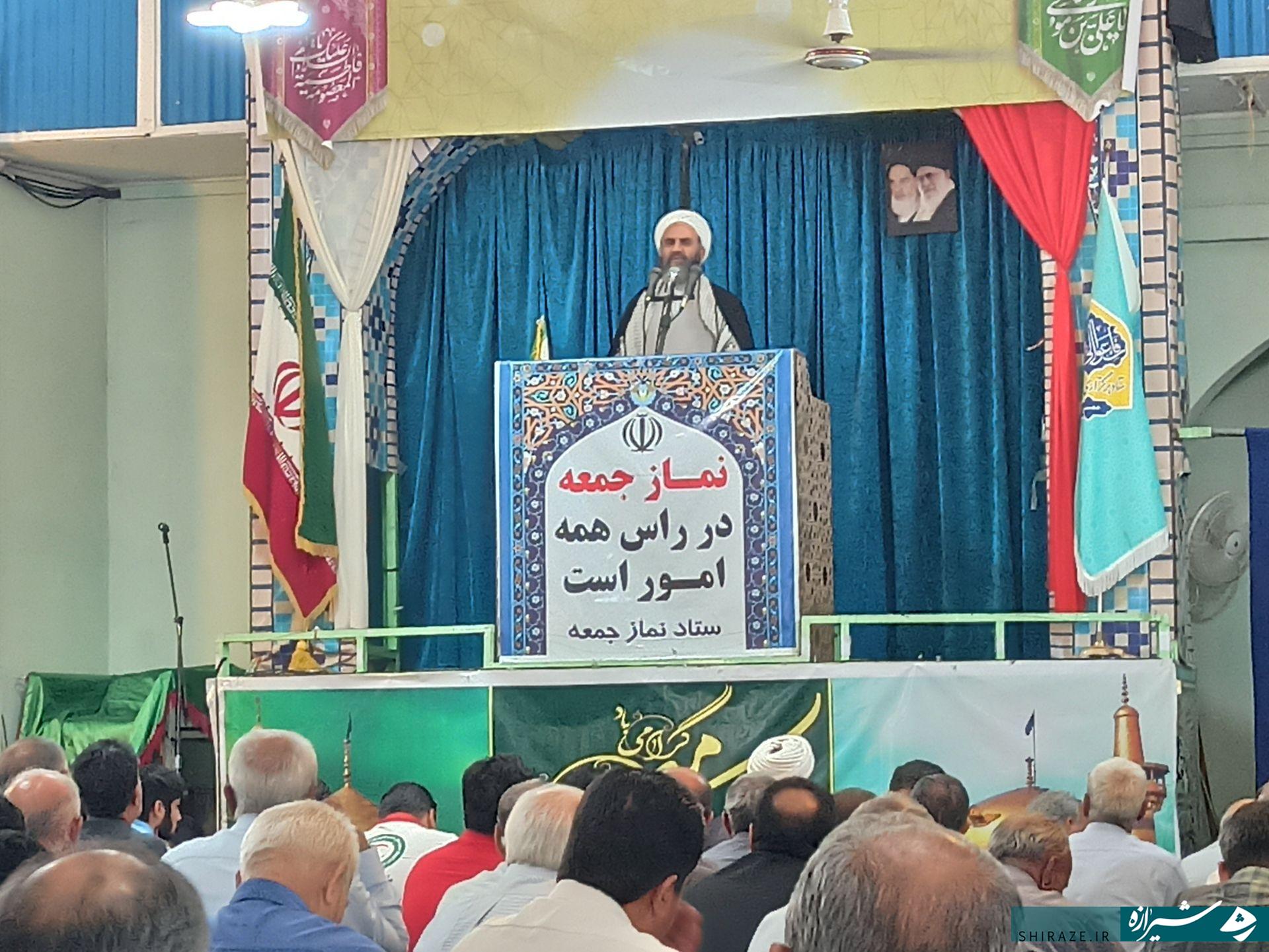 معلم در جامعه نقش معنوی و هدایتگری دارد