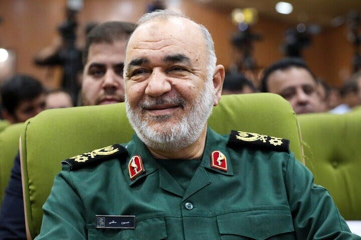 تبریک سردار سلامی به قهرمانی تیم فجر شهید سپاسی شیراز و صعود به لیگ برتر