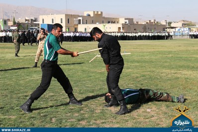 صبحگاه مشترک نیروهای نظامی و انتظامی در شیراز