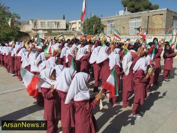 نواختن زنگ جشن عاطفه ها در ارسنجان