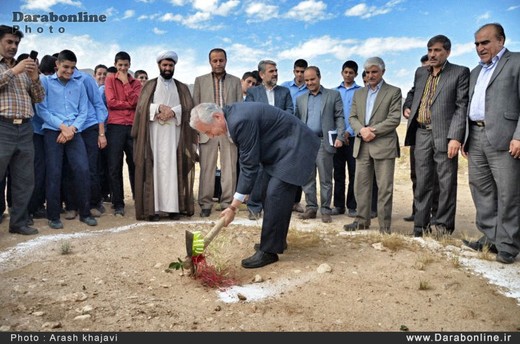 آیین کلنگ زنی آموزشگاه طرح خشت های ماندگار جنت شهر داراب